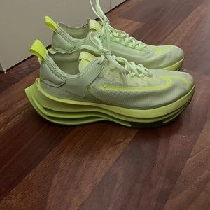 Zoom Double Stacked Sneaker